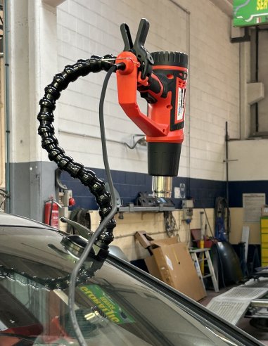 Flexibler Arm mit Saugnapf und Klemme